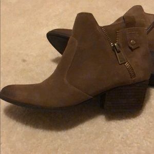 9 1/2 New Crown Vintage Leather Booties